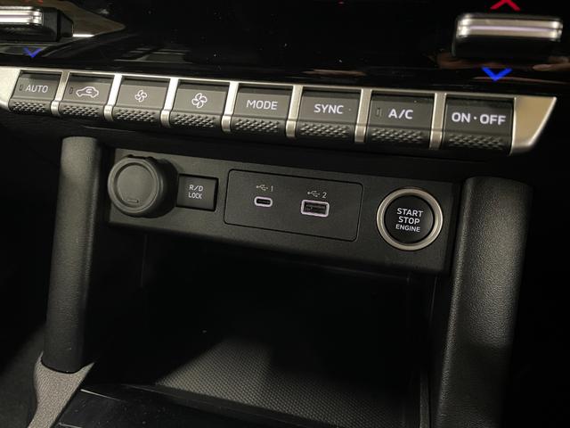 トライトン GSR モディファイドフェイス ブルバー リフトアップ エクストリームJ新品17インチアルミ TOYOオープンカントリーR/T新品タイヤ 純正9インチナビ 全方位カメラ 三菱エンブレム E-Assist(13枚目)