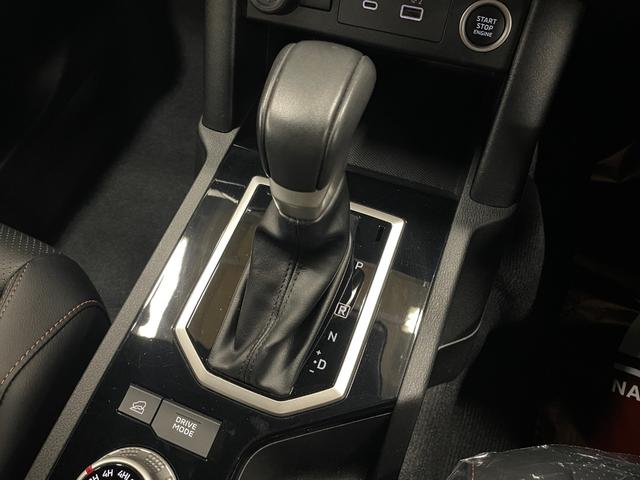 トライトン GSR モディファイドフェイス ブルバー リフトアップ エクストリームJ新品17インチアルミ TOYOオープンカントリーR/T新品タイヤ 純正9インチナビ 全方位カメラ 三菱エンブレム E-Assist(14枚目)