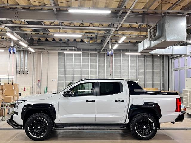 トライトン GSR モディファイドフェイス ブルバー リフトアップ エクストリームJ新品17インチアルミ TOYOオープンカントリーR/T新品タイヤ 純正9インチナビ 全方位カメラ 三菱エンブレム E-Assist(20枚目)