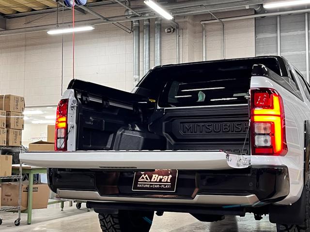 トライトン GSR モディファイドフェイス ブルバー リフトアップ エクストリームJ新品17インチアルミ TOYOオープンカントリーR/T新品タイヤ 純正9インチナビ 全方位カメラ 三菱エンブレム E-Assist(45枚目)