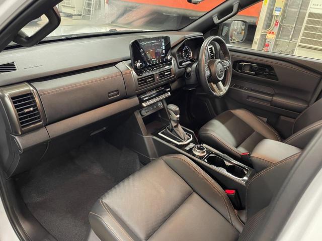 トライトン GSR モディファイドフェイス ブルバー リフトアップ エクストリームJ新品17インチアルミ TOYOオープンカントリーR/T新品タイヤ 純正9インチナビ 全方位カメラ 三菱エンブレム E-Assist(58枚目)