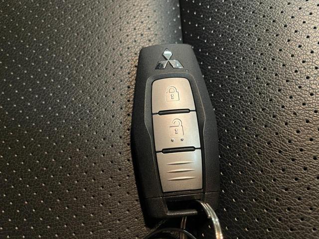 トライトン GSR モディファイドフェイス ブルバー リフトアップ エクストリームJ新品17インチアルミ TOYOオープンカントリーR/T新品タイヤ 純正9インチナビ 全方位カメラ 三菱エンブレム E-Assist(73枚目)