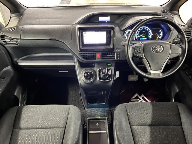 ノア ハイブリッドG 全塗装/ナチュラルベージュM ブラック塗装 モンツァジャパン新品AW マッドスターA/T新品タイヤ TOYOTAエンブレム 両側パワスラ フリップダウンモニター 純正ナビ バックカメラ シートヒーター(4枚目)