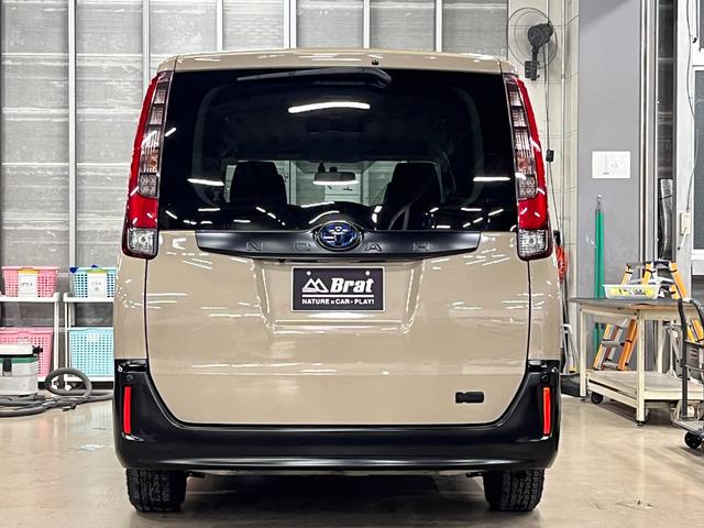 ノア ハイブリッドG 全塗装/ナチュラルベージュM ブラック塗装 モンツァジャパン新品AW マッドスターA/T新品タイヤ TOYOTAエンブレム 両側パワスラ フリップダウンモニター 純正ナビ バックカメラ シートヒーター(24枚目)