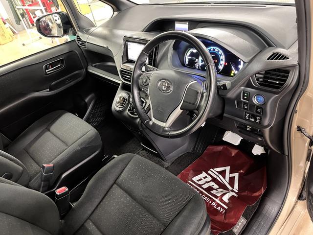 ノア ハイブリッドG 全塗装/ナチュラルベージュM ブラック塗装 モンツァジャパン新品AW マッドスターA/T新品タイヤ TOYOTAエンブレム 両側パワスラ フリップダウンモニター 純正ナビ バックカメラ シートヒーター(47枚目)