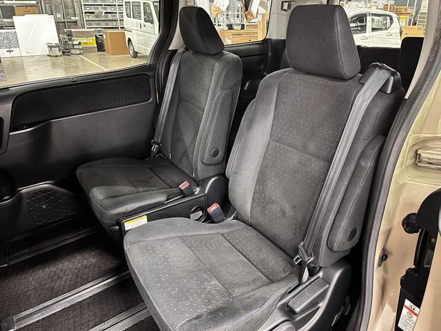 ノア ハイブリッドG 全塗装/ナチュラルベージュM ブラック塗装 モンツァジャパン新品AW マッドスターA/T新品タイヤ TOYOTAエンブレム 両側パワスラ フリップダウンモニター 純正ナビ バックカメラ シートヒーター(58枚目)