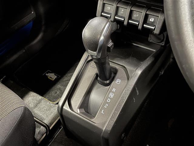 ジムニー XC ナビ ETC ドラレコ 切替4WD クルコン 前席シートヒーター 純正フロアマット 純正ドアバイザー ステアリングスイッチ 衝突被害軽減システム ヘッドライトウォッシャ ダウンヒルアシストコントロール(10枚目)