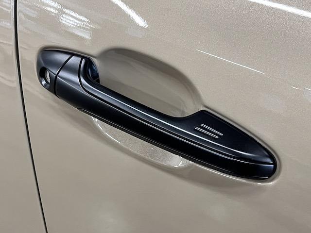 ハリアーハイブリッド プレミアム　アドバンスドパッケージ　レクサス純正カラームーンデザート全塗装　１．５インチリフトアップ　エクストリームＪＸＪ０８　ＴＯＹＯオープンカントリーＡ／ＴＩＩＩ　エルフォードオーバーフェンダー　ＪＢＬ　パノラミックビューモニター（31枚目）