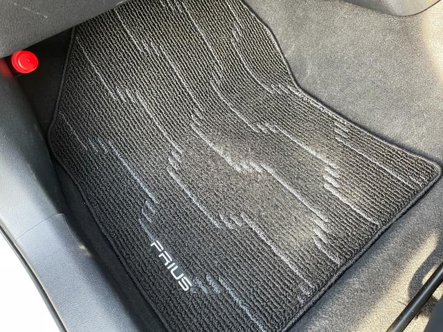 プリウス Sツーリングセレクション セーフティセンス モデリスタフルエアロ 後席モニター ALPINE9インチナビ バックカメラ レーダークルーズコントロール LEDオートライト オートハイビーム レザーシート 前席シートヒーター(62枚目)