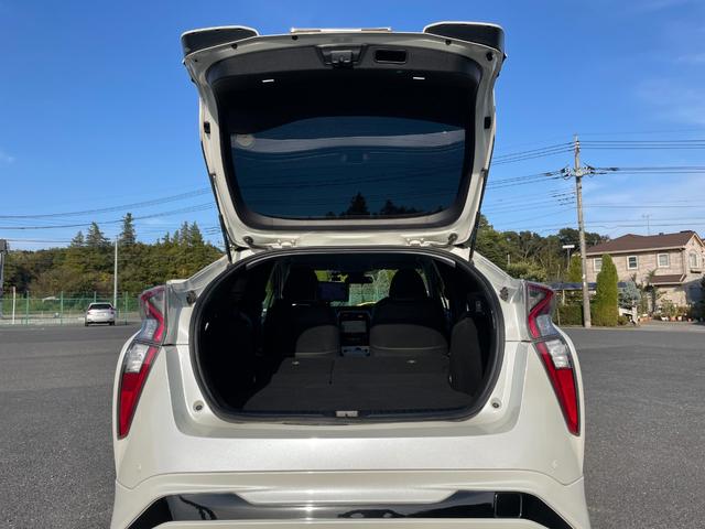 プリウス Sツーリングセレクション セーフティセンス モデリスタフルエアロ 後席モニター ALPINE9インチナビ バックカメラ レーダークルーズコントロール LEDオートライト オートハイビーム レザーシート 前席シートヒーター(68枚目)