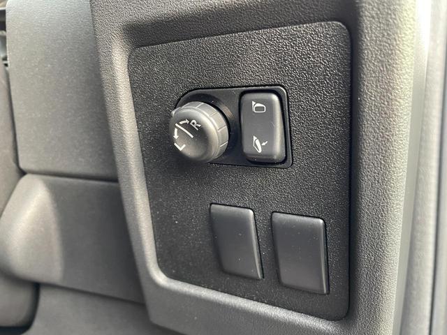 カスタムの参考にする為に、当店掲載車両のカスタムについてお問い合わせ頂くケースがございますが、カスタムの細かな設定やパーツチョイスは企業秘密でお答え出来かねます。そのようなお問い合わせはご遠慮下さい。