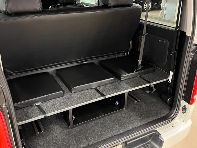 ハイエースバン スーパーＧＬ　４型標準グリル　オーバーフェンダー　純正ナビ　ＢＡＴＴＲＯテールライト　ヒッチメンバー　グッドイヤーラジアルタイヤ　ＦＬＥＸオリジナルアルミ　マホガニーインテリアパネル　ＢｒａｔＵＳＢソケット　ＥＴＣ（3枚目）