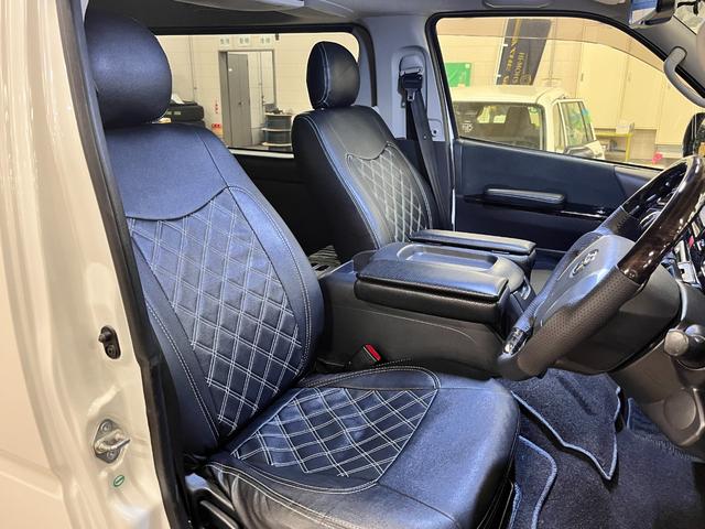 ハイエースバン スーパーＧＬ　４型標準グリル　オーバーフェンダー　純正ナビ　ＢＡＴＴＲＯテールライト　ヒッチメンバー　グッドイヤーラジアルタイヤ　ＦＬＥＸオリジナルアルミ　マホガニーインテリアパネル　ＢｒａｔＵＳＢソケット　ＥＴＣ（13枚目）