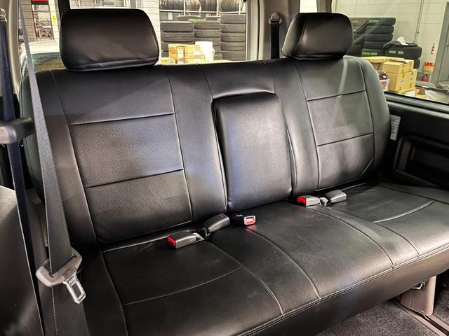 ハイエースバン スーパーＧＬ　４型標準グリル　オーバーフェンダー　純正ナビ　ＢＡＴＴＲＯテールライト　ヒッチメンバー　グッドイヤーラジアルタイヤ　ＦＬＥＸオリジナルアルミ　マホガニーインテリアパネル　ＢｒａｔＵＳＢソケット　ＥＴＣ（17枚目）