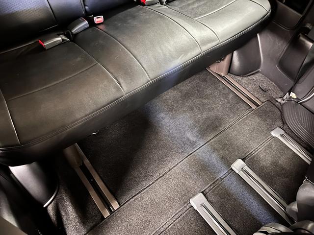 ハイエースバン スーパーＧＬ　４型標準グリル　オーバーフェンダー　純正ナビ　ＢＡＴＴＲＯテールライト　ヒッチメンバー　グッドイヤーラジアルタイヤ　ＦＬＥＸオリジナルアルミ　マホガニーインテリアパネル　ＢｒａｔＵＳＢソケット　ＥＴＣ（18枚目）