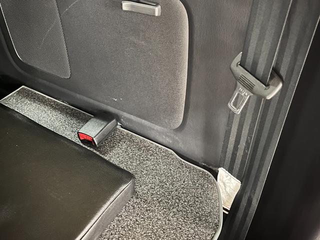 ハイエースバン スーパーＧＬ　４型標準グリル　オーバーフェンダー　純正ナビ　ＢＡＴＴＲＯテールライト　ヒッチメンバー　グッドイヤーラジアルタイヤ　ＦＬＥＸオリジナルアルミ　マホガニーインテリアパネル　ＢｒａｔＵＳＢソケット　ＥＴＣ（21枚目）