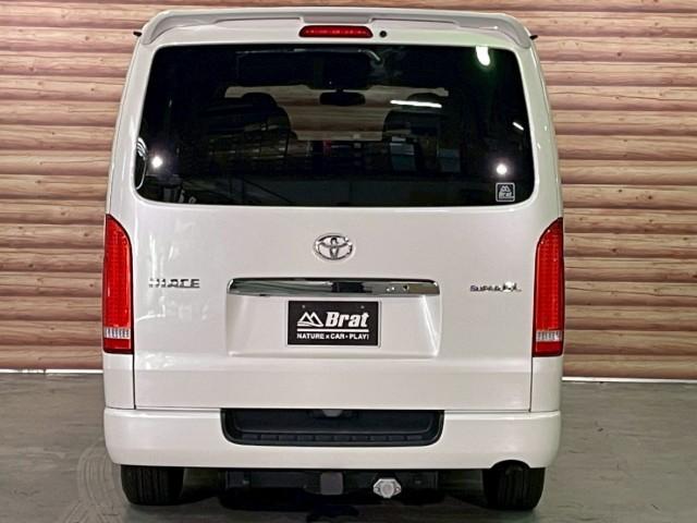 ハイエースバン スーパーＧＬ　４型標準グリル　オーバーフェンダー　純正ナビ　ＢＡＴＴＲＯテールライト　ヒッチメンバー　グッドイヤーラジアルタイヤ　ＦＬＥＸオリジナルアルミ　マホガニーインテリアパネル　ＢｒａｔＵＳＢソケット　ＥＴＣ（24枚目）