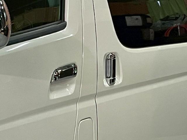 ハイエースバン スーパーＧＬ　４型標準グリル　オーバーフェンダー　純正ナビ　ＢＡＴＴＲＯテールライト　ヒッチメンバー　グッドイヤーラジアルタイヤ　ＦＬＥＸオリジナルアルミ　マホガニーインテリアパネル　ＢｒａｔＵＳＢソケット　ＥＴＣ（37枚目）