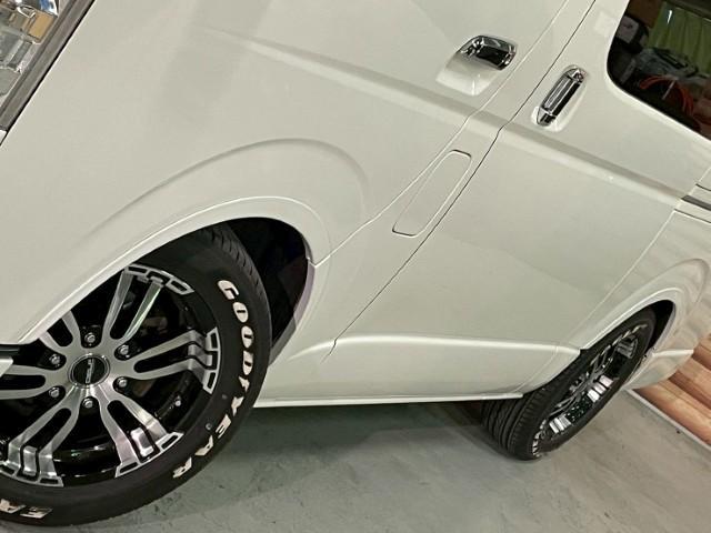 ハイエースバン スーパーＧＬ　４型標準グリル　オーバーフェンダー　純正ナビ　ＢＡＴＴＲＯテールライト　ヒッチメンバー　グッドイヤーラジアルタイヤ　ＦＬＥＸオリジナルアルミ　マホガニーインテリアパネル　ＢｒａｔＵＳＢソケット　ＥＴＣ（39枚目）