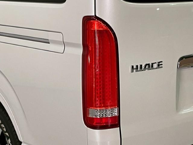 ハイエースバン スーパーＧＬ　４型標準グリル　オーバーフェンダー　純正ナビ　ＢＡＴＴＲＯテールライト　ヒッチメンバー　グッドイヤーラジアルタイヤ　ＦＬＥＸオリジナルアルミ　マホガニーインテリアパネル　ＢｒａｔＵＳＢソケット　ＥＴＣ（42枚目）