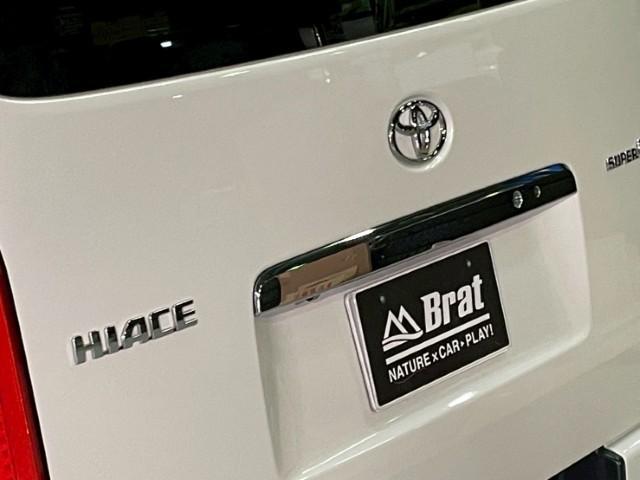ハイエースバン スーパーＧＬ　４型標準グリル　オーバーフェンダー　純正ナビ　ＢＡＴＴＲＯテールライト　ヒッチメンバー　グッドイヤーラジアルタイヤ　ＦＬＥＸオリジナルアルミ　マホガニーインテリアパネル　ＢｒａｔＵＳＢソケット　ＥＴＣ（43枚目）