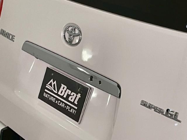 ハイエースバン スーパーＧＬ　４型標準グリル　オーバーフェンダー　純正ナビ　ＢＡＴＴＲＯテールライト　ヒッチメンバー　グッドイヤーラジアルタイヤ　ＦＬＥＸオリジナルアルミ　マホガニーインテリアパネル　ＢｒａｔＵＳＢソケット　ＥＴＣ（44枚目）