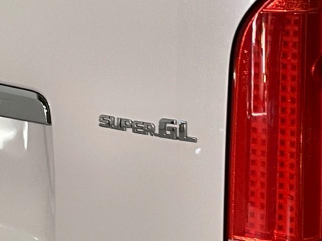 ハイエースバン スーパーＧＬ　４型標準グリル　オーバーフェンダー　純正ナビ　ＢＡＴＴＲＯテールライト　ヒッチメンバー　グッドイヤーラジアルタイヤ　ＦＬＥＸオリジナルアルミ　マホガニーインテリアパネル　ＢｒａｔＵＳＢソケット　ＥＴＣ（45枚目）