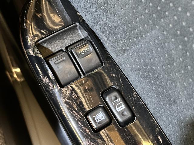 ハイエースバン スーパーＧＬ　４型標準グリル　オーバーフェンダー　純正ナビ　ＢＡＴＴＲＯテールライト　ヒッチメンバー　グッドイヤーラジアルタイヤ　ＦＬＥＸオリジナルアルミ　マホガニーインテリアパネル　ＢｒａｔＵＳＢソケット　ＥＴＣ（51枚目）