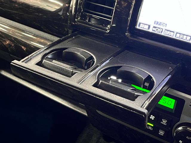 ハイエースバン スーパーＧＬ　４型標準グリル　オーバーフェンダー　純正ナビ　ＢＡＴＴＲＯテールライト　ヒッチメンバー　グッドイヤーラジアルタイヤ　ＦＬＥＸオリジナルアルミ　マホガニーインテリアパネル　ＢｒａｔＵＳＢソケット　ＥＴＣ（56枚目）