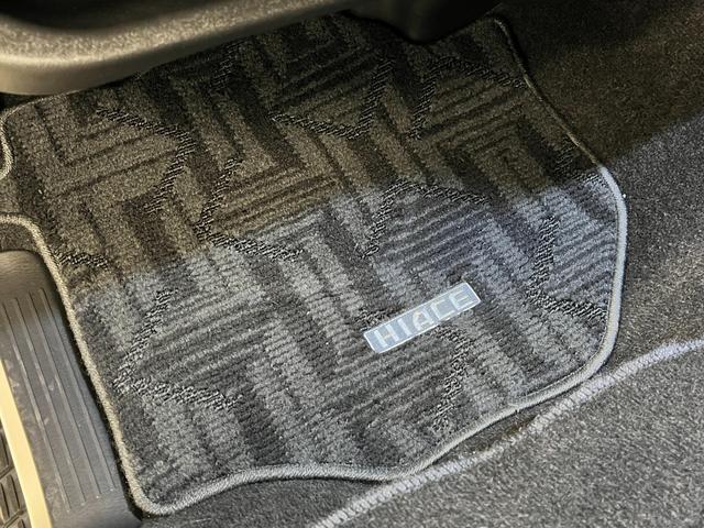 ハイエースバン スーパーＧＬ　４型標準グリル　オーバーフェンダー　純正ナビ　ＢＡＴＴＲＯテールライト　ヒッチメンバー　グッドイヤーラジアルタイヤ　ＦＬＥＸオリジナルアルミ　マホガニーインテリアパネル　ＢｒａｔＵＳＢソケット　ＥＴＣ（60枚目）