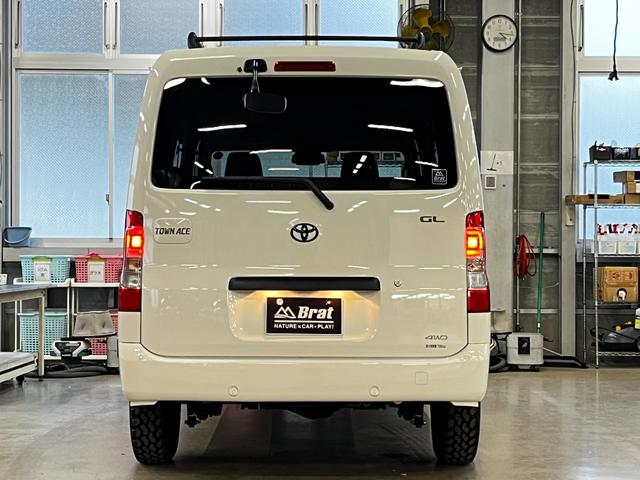 タウンエースバン ＧＬ　１４ＡＷ　デザートテック　ＤＤ－９　マキシス　バックショット　ＭＧＲベッドキット　グレイス　クラシックシートカバー　茶木目インテリアパネル　アルミ製ルーフラックＲ１４　ＬＥＤヘッドライト　寒冷地仕様（17枚目）