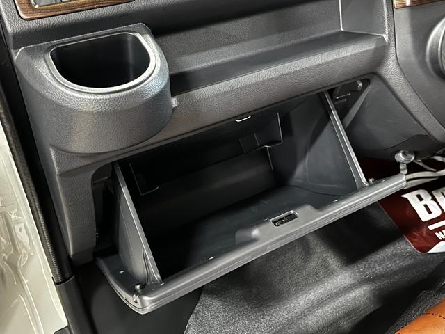 タウンエースバン ＧＬ　１４ＡＷ　デザートテック　ＤＤ－９　マキシス　バックショット　ＭＧＲベッドキット　グレイス　クラシックシートカバー　茶木目インテリアパネル　アルミ製ルーフラックＲ１４　ＬＥＤヘッドライト　寒冷地仕様（53枚目）