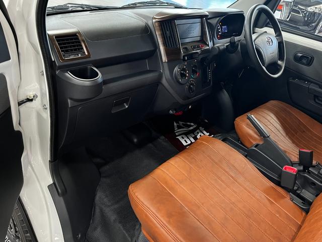 タウンエースバン ＧＬ　１４ＡＷ　デザートテック　ＤＤ－９　マキシス　バックショット　ＭＧＲベッドキット　グレイス　クラシックシートカバー　茶木目インテリアパネル　アルミ製ルーフラックＲ１４　ＬＥＤヘッドライト　寒冷地仕様（54枚目）