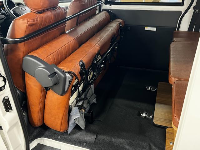 タウンエースバン ＧＬ　１４ＡＷ　デザートテック　ＤＤ－９　マキシス　バックショット　ＭＧＲベッドキット　グレイス　クラシックシートカバー　茶木目インテリアパネル　アルミ製ルーフラックＲ１４　ＬＥＤヘッドライト　寒冷地仕様（59枚目）