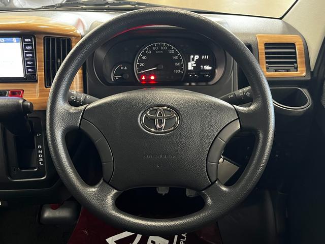 タウンエースバン ＧＬ　基本電源ユニット　シャワー付きシンク　サブバッテリー　ＩＮＮＯロッドホルダー　リフトＵＰ　エクストリームＪジャーニーＡＷ　マキシスバックショットタイヤ　ＹＡＫＩＭＡラック　ナビ　フロント／リアカメラ（4枚目）