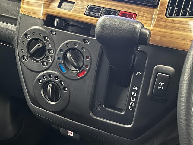 タウンエースバン ＧＬ　基本電源ユニット　シャワー付きシンク　サブバッテリー　ＩＮＮＯロッドホルダー　リフトＵＰ　エクストリームＪジャーニーＡＷ　マキシスバックショットタイヤ　ＹＡＫＩＭＡラック　ナビ　フロント／リアカメラ（11枚目）