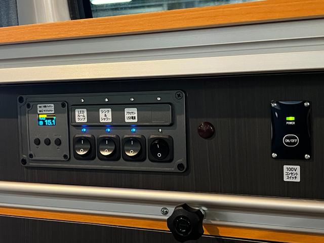タウンエースバン ＧＬ　基本電源ユニット　シャワー付きシンク　サブバッテリー　ＩＮＮＯロッドホルダー　リフトＵＰ　エクストリームＪジャーニーＡＷ　マキシスバックショットタイヤ　ＹＡＫＩＭＡラック　ナビ　フロント／リアカメラ（20枚目）