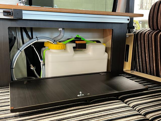 タウンエースバン ＧＬ　基本電源ユニット　シャワー付きシンク　サブバッテリー　ＩＮＮＯロッドホルダー　リフトＵＰ　エクストリームＪジャーニーＡＷ　マキシスバックショットタイヤ　ＹＡＫＩＭＡラック　ナビ　フロント／リアカメラ（22枚目）