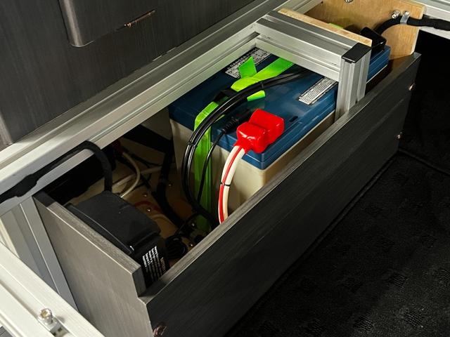 タウンエースバン ＧＬ　基本電源ユニット　シャワー付きシンク　サブバッテリー　ＩＮＮＯロッドホルダー　リフトＵＰ　エクストリームＪジャーニーＡＷ　マキシスバックショットタイヤ　ＹＡＫＩＭＡラック　ナビ　フロント／リアカメラ（23枚目）