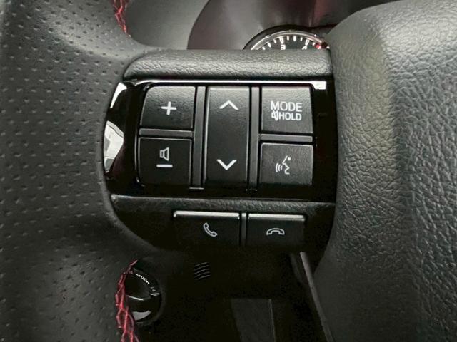 ハイラックス Ｚ　ＧＲスポーツ　リフトアップ　減衰調整式ショック　ＫＭＣ／ＡＺＴＥＣ新品アルミホイール　ＴＯＹＯオープンカントリー新品タイヤ　トノカバー　ベッドライナ　ディスプレイオーディオ　全方位カメラ　クルコン　ＥＴＣ２．０（9枚目）