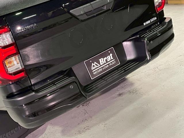 ハイラックス Ｚ　ＧＲスポーツ　リフトアップ　減衰調整式ショック　ＫＭＣ／ＡＺＴＥＣ新品アルミホイール　ＴＯＹＯオープンカントリー新品タイヤ　トノカバー　ベッドライナ　ディスプレイオーディオ　全方位カメラ　クルコン　ＥＴＣ２．０（42枚目）