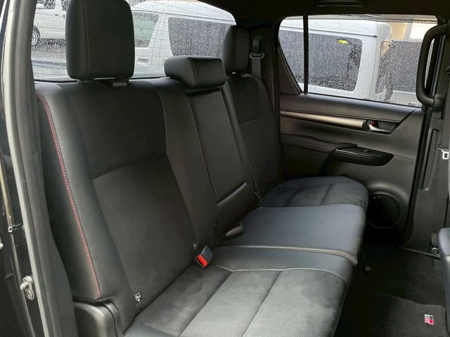ハイラックス Ｚ　ＧＲスポーツ　リフトアップ　減衰調整式ショック　ＫＭＣ／ＡＺＴＥＣ新品アルミホイール　ＴＯＹＯオープンカントリー新品タイヤ　トノカバー　ベッドライナ　ディスプレイオーディオ　全方位カメラ　クルコン　ＥＴＣ２．０（46枚目）