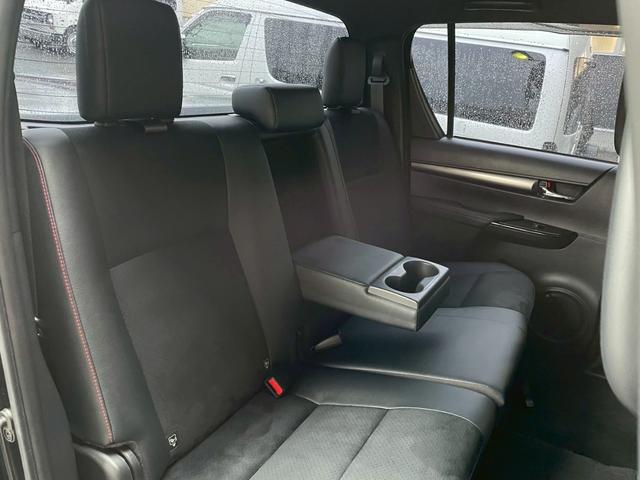 ハイラックス Ｚ　ＧＲスポーツ　リフトアップ　減衰調整式ショック　ＫＭＣ／ＡＺＴＥＣ新品アルミホイール　ＴＯＹＯオープンカントリー新品タイヤ　トノカバー　ベッドライナ　ディスプレイオーディオ　全方位カメラ　クルコン　ＥＴＣ２．０（65枚目）