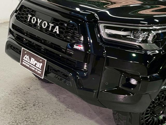 ハイラックス Ｚ　ＧＲスポーツ　リフトアップ　減衰調整式ショック　ＫＭＣ／ＡＺＴＥＣ新品アルミホイール　ＴＯＹＯオープンカントリー新品タイヤ　トノカバー　ベッドライナ　ディスプレイオーディオ　全方位カメラ　クルコン　ＥＴＣ２．０（70枚目）