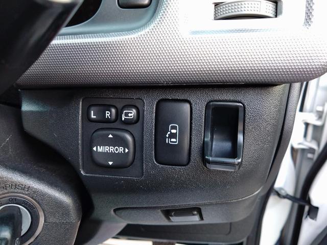 ハイエースワゴン グランドキャビン 実走行 地デジナビ リヤカメラ 盗難防止付き Wエアコン 4WD(12枚目)