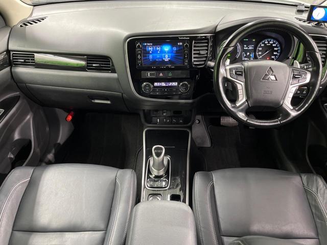 アウトランダーＰＨＥＶ Ｇプレミアムパッケージ　４ＷＤ　純正ＤＶＤナビ　全周囲カメラ　電動リアゲート　レザーシート　パワーシート　ドラレコ　コーナーセンサー　スマートキー　ビルトインＥＴＣ　クルコン　オートライト　オートエアコン（2枚目）