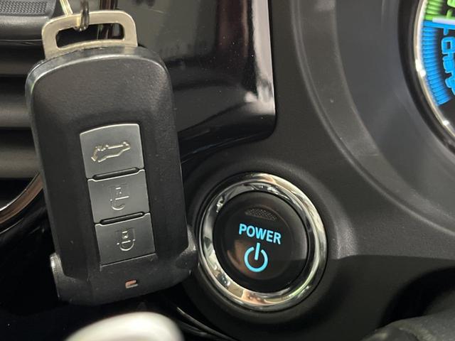 アウトランダーＰＨＥＶ Ｇプレミアムパッケージ　４ＷＤ　純正ＤＶＤナビ　全周囲カメラ　電動リアゲート　レザーシート　パワーシート　ドラレコ　コーナーセンサー　スマートキー　ビルトインＥＴＣ　クルコン　オートライト　オートエアコン（8枚目）