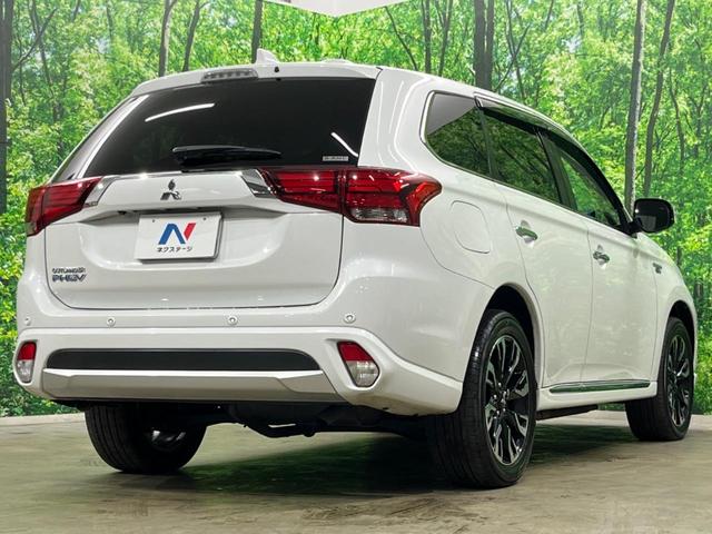 アウトランダーＰＨＥＶ Ｇプレミアムパッケージ　４ＷＤ　純正ＤＶＤナビ　全周囲カメラ　電動リアゲート　レザーシート　パワーシート　ドラレコ　コーナーセンサー　スマートキー　ビルトインＥＴＣ　クルコン　オートライト　オートエアコン（18枚目）