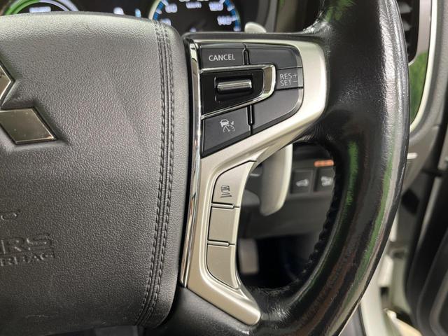 アウトランダーＰＨＥＶ Ｇプレミアムパッケージ　４ＷＤ　純正ＤＶＤナビ　全周囲カメラ　電動リアゲート　レザーシート　パワーシート　ドラレコ　コーナーセンサー　スマートキー　ビルトインＥＴＣ　クルコン　オートライト　オートエアコン（26枚目）