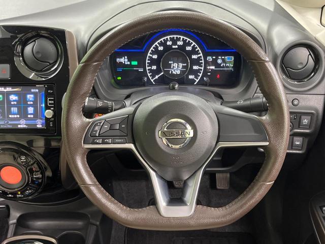 ノート ｅ－パワー　メダリスト　全周囲カメラ　衝突被害軽減システム　ＬＥＤヘッド　ＥＴＣ　車線逸脱警報　オートライト　オートエアコン　純正１５インチアルミ　Ｂｌｕｅｔｏｏｔｈ　ＣＤ　ＤＶＤ再生　フルセグ（11枚目）